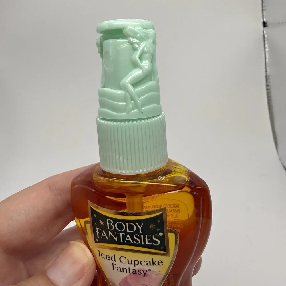 Iced Cupcake Fantasy 8oz Body Fantasies Fragrance Parfums de Coeur #RARE‎